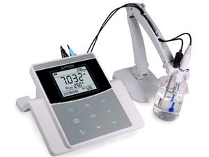  Máy đo pH/mV/nhiệt độ để bàn pH820 APERA