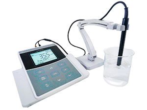  Máy đo pH/mV/độ dẫn/TDS/Độ mặn/Trở kháng/Nhiệt độ để bàn PC800 APERA