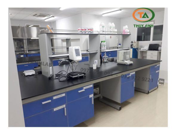  Bàn thí nghiệm trung tâm có bồn rửa