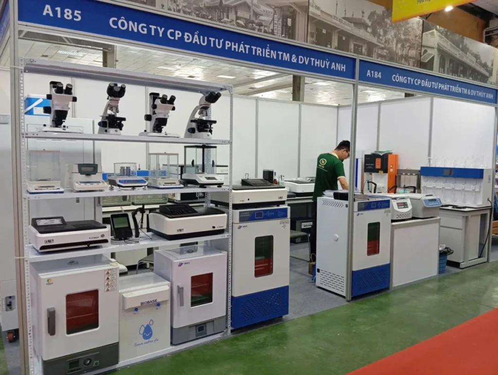 Gian hàng của Công ty Thùy Anh tham gia triển lãm với các mặt hàng đa dạng phong phú