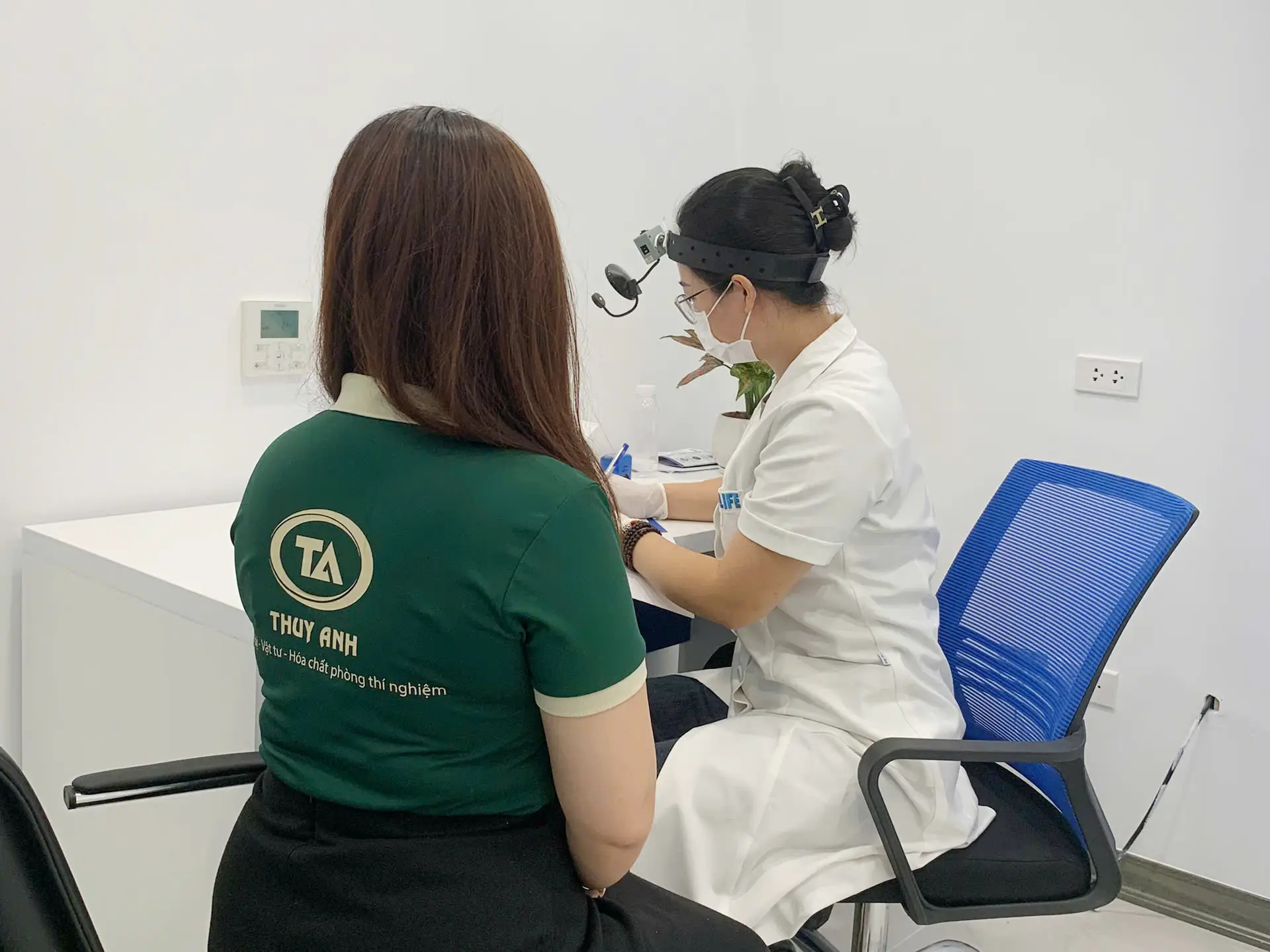 Người lao động công ty Thùy Anh khám sức khỏe định kỳ tại Medlatec