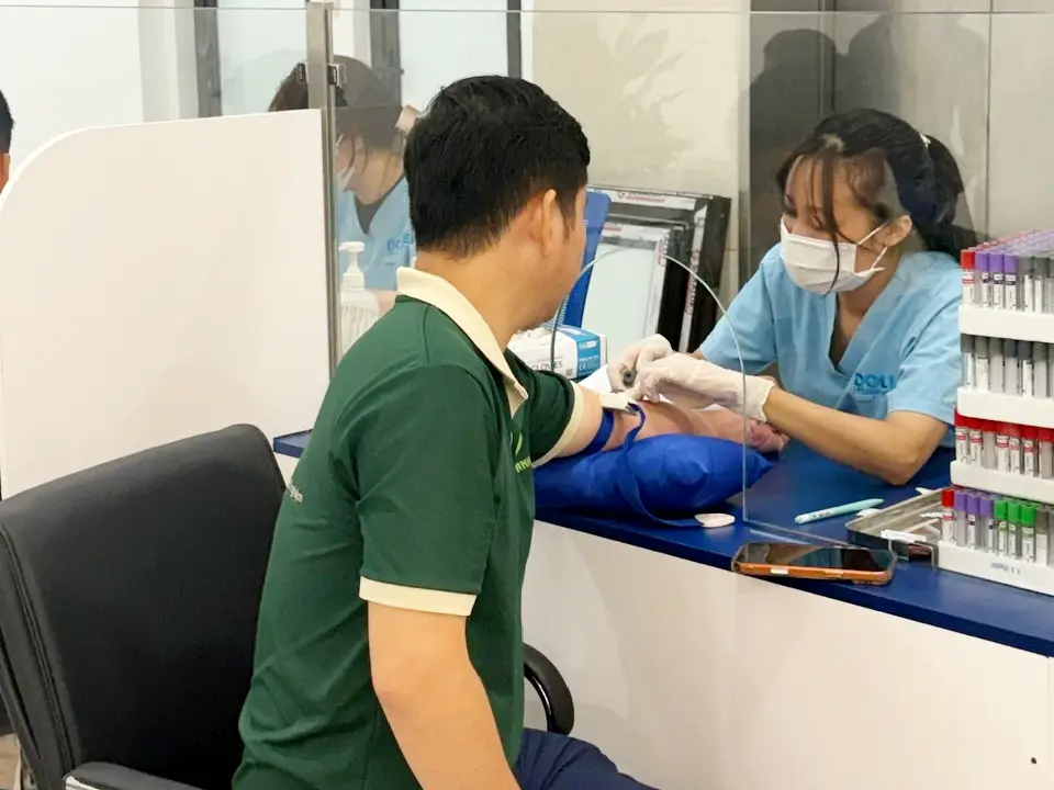 Thùy Anh rất quan tâm đến sức khỏe của cán bộ nhân viên