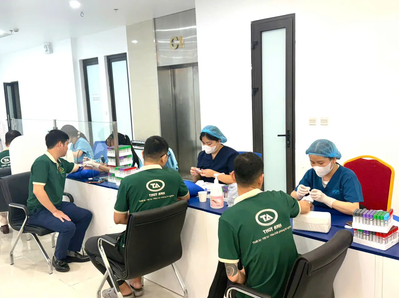 Thùy Anh Lab tổ chức khám sức khỏe định kỳ